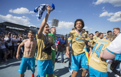 Церемония награждения команды «Зенит» золотыми медалями и кубком Чемпиона России