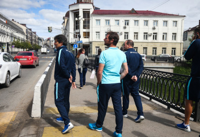 Перед «Рубином»: фоторепортаж с прогулки команды по Казани