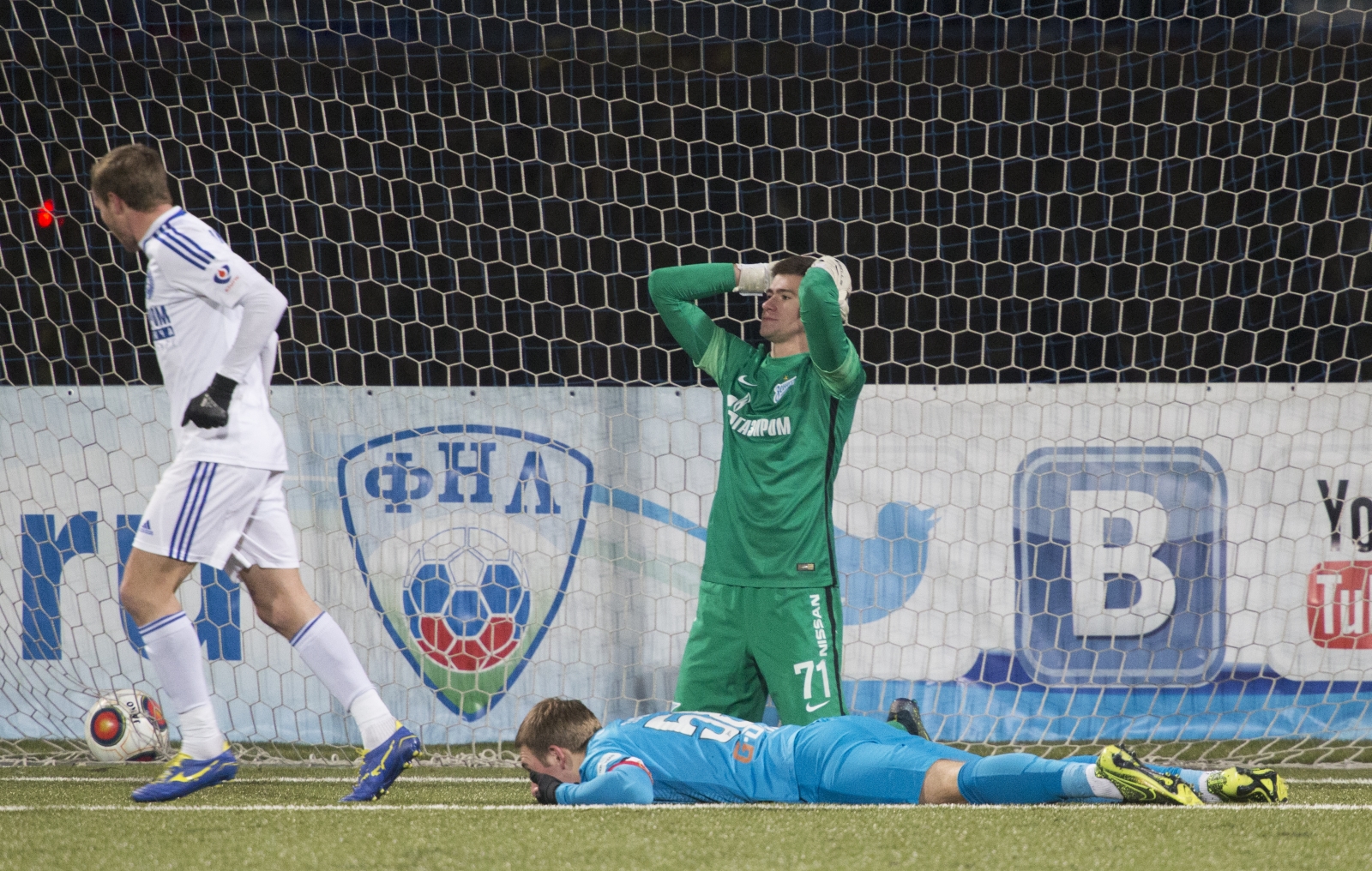 ФОНБЕТ-Первенство ФНЛ 2015/16, «Зенит»-2 — «Газовик»