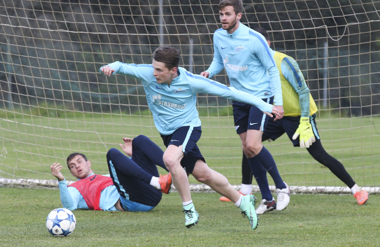 «Газпром»-тренировочный сбор в Фару: 6 февраля, вечерняя тренировка