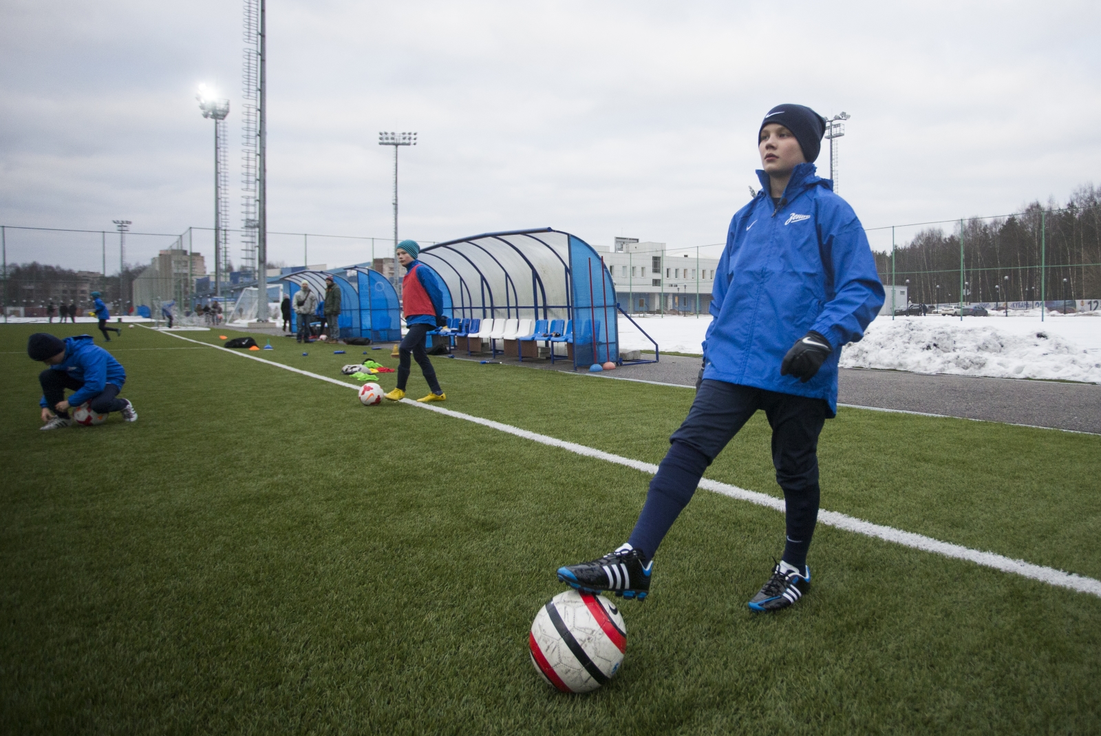 «Клуб добрых дел»: воспитанник детского дома Никита посетил тренировку юных «Зенитовцев»
