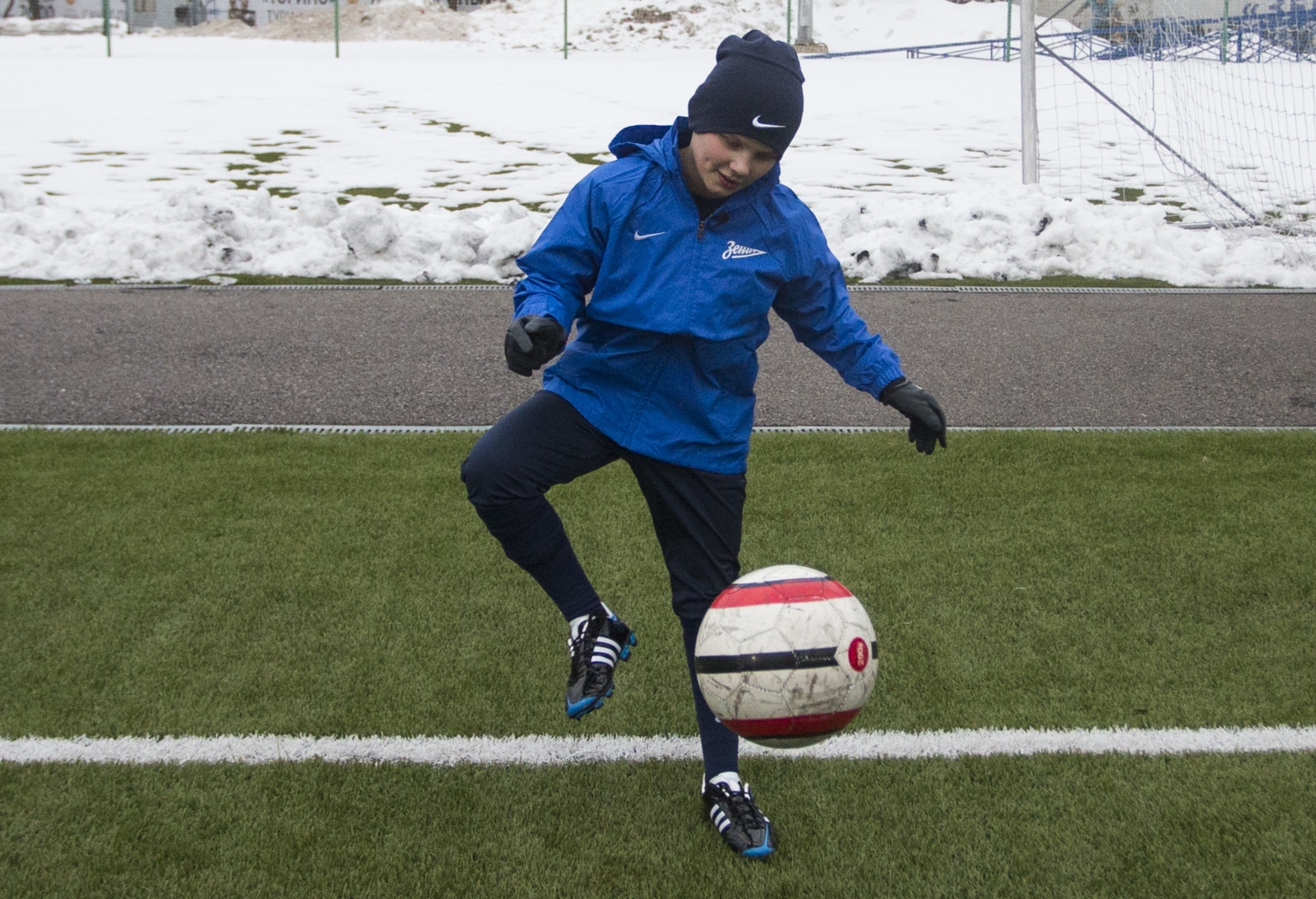 «Клуб добрых дел»: воспитанник детского дома Никита посетил тренировку юных «Зенитовцев»