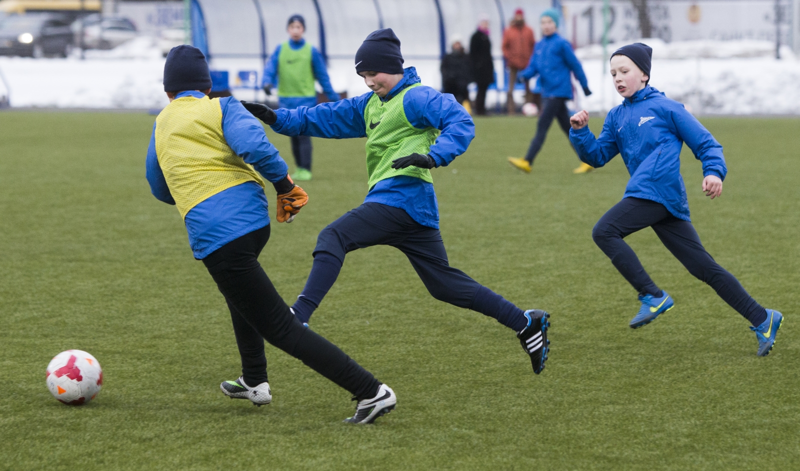 «Клуб добрых дел»: воспитанник детского дома Никита посетил тренировку юных «Зенитовцев»