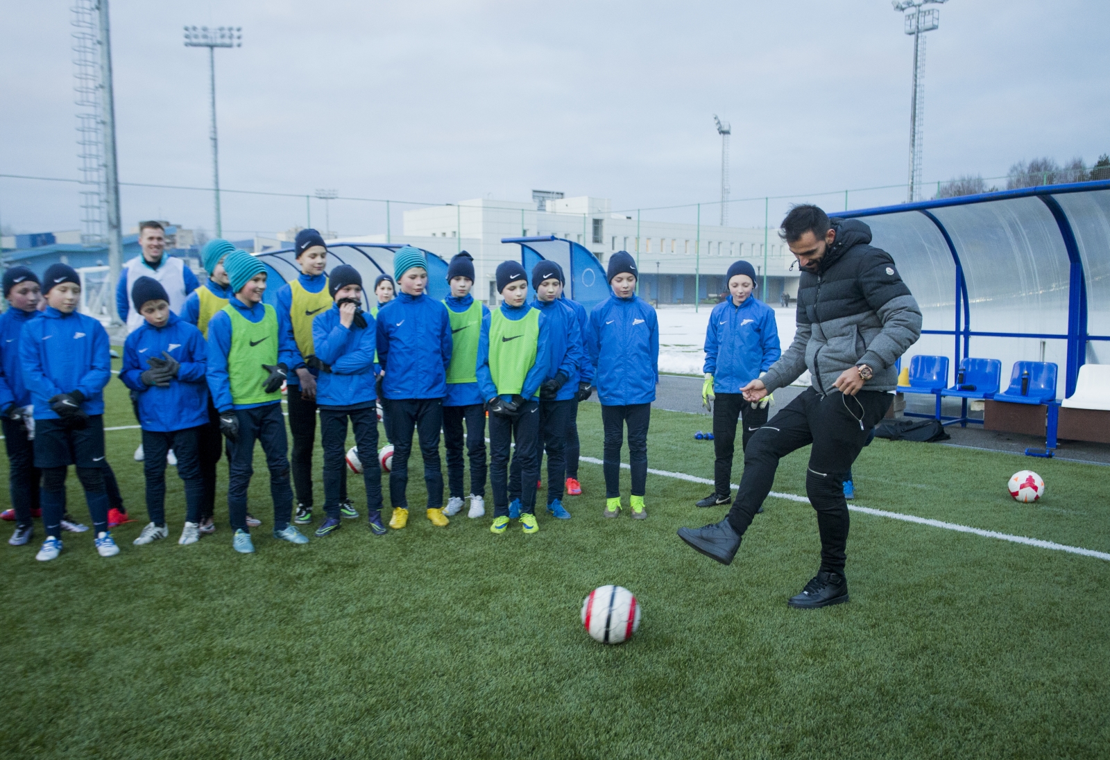 «Клуб добрых дел»: воспитанник детского дома Никита посетил тренировку юных «Зенитовцев»