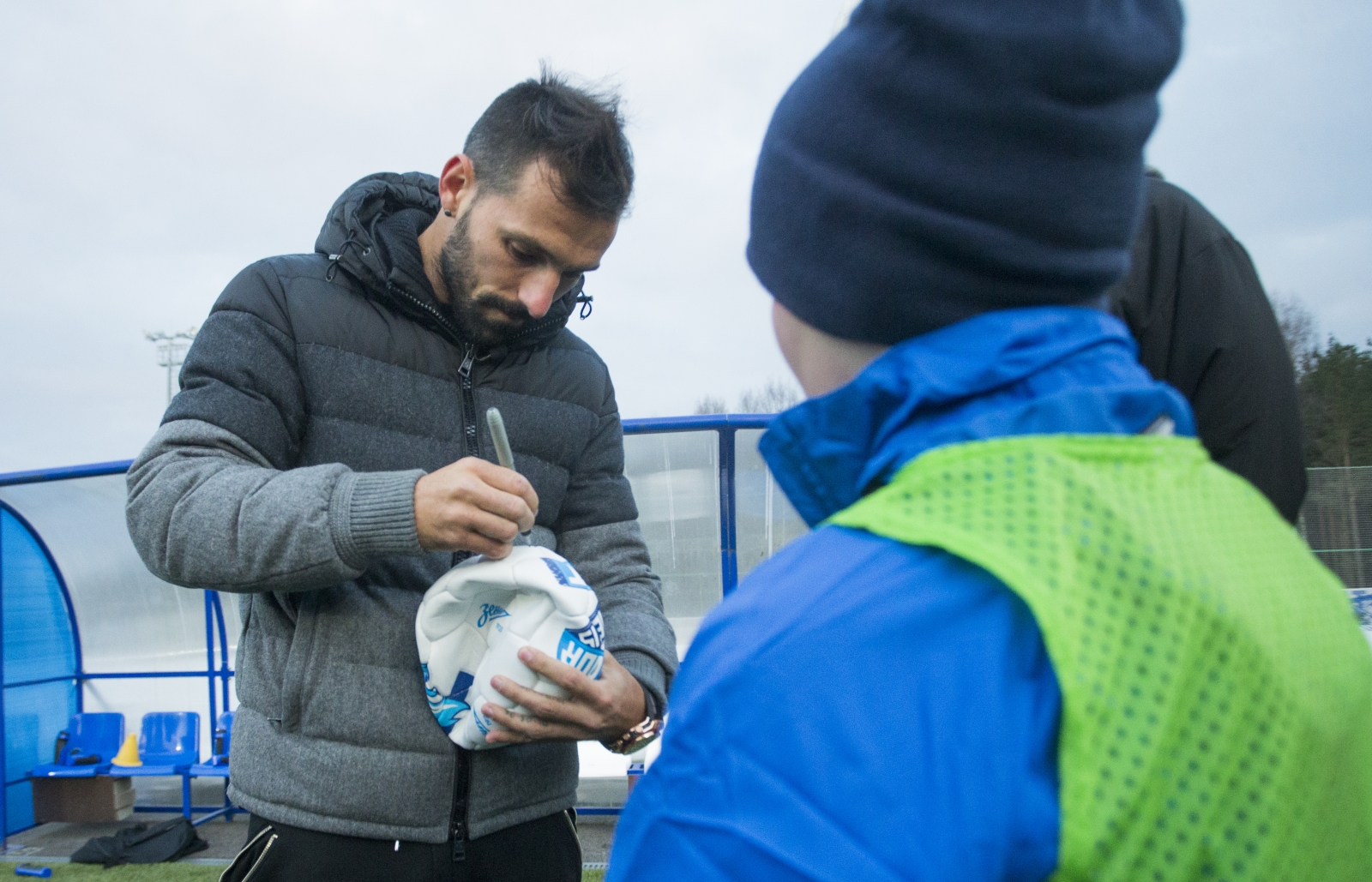 «Клуб добрых дел»: воспитанник детского дома Никита посетил тренировку юных «Зенитовцев»