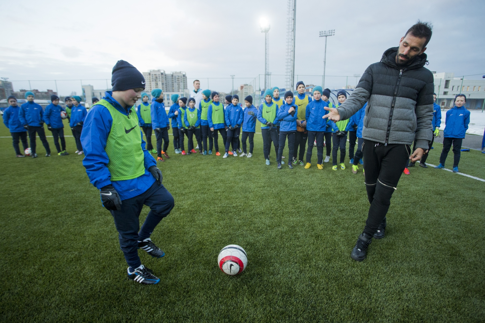 «Клуб добрых дел»: воспитанник детского дома Никита посетил тренировку юных «Зенитовцев»