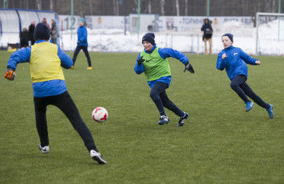 «Клуб добрых дел»: воспитанник детского дома Никита посетил тренировку юных «Зенитовцев»