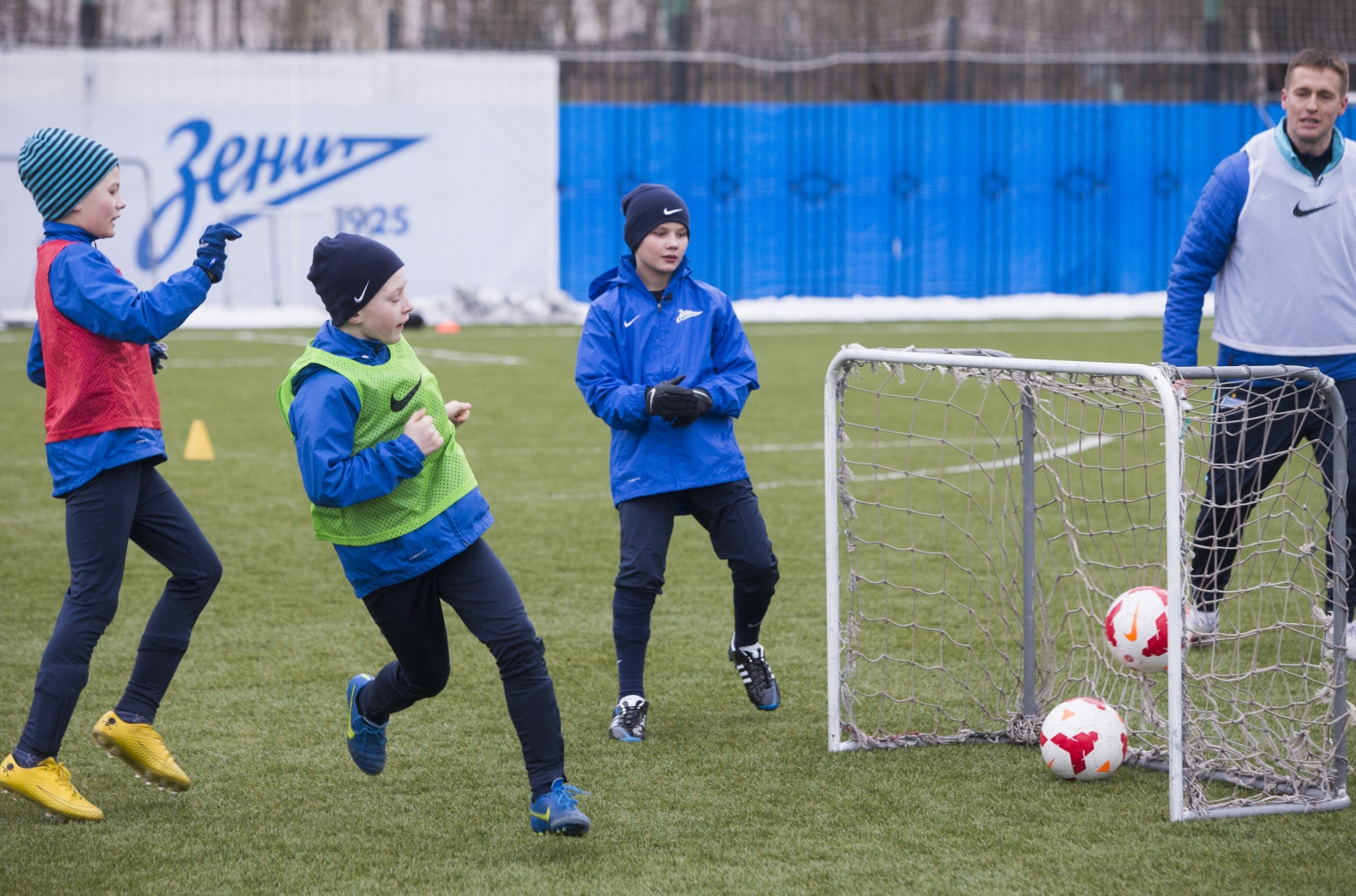 «Клуб добрых дел»: воспитанник детского дома Никита посетил тренировку юных «Зенитовцев»
