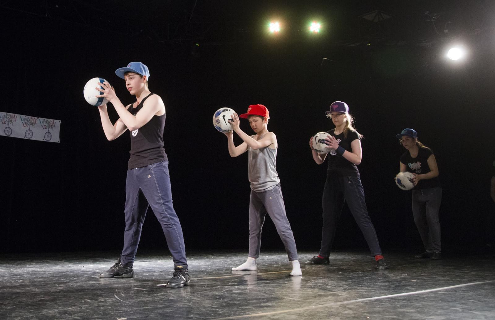 Давай-давай!»: Доменико Кришито поработал цирковым артистом