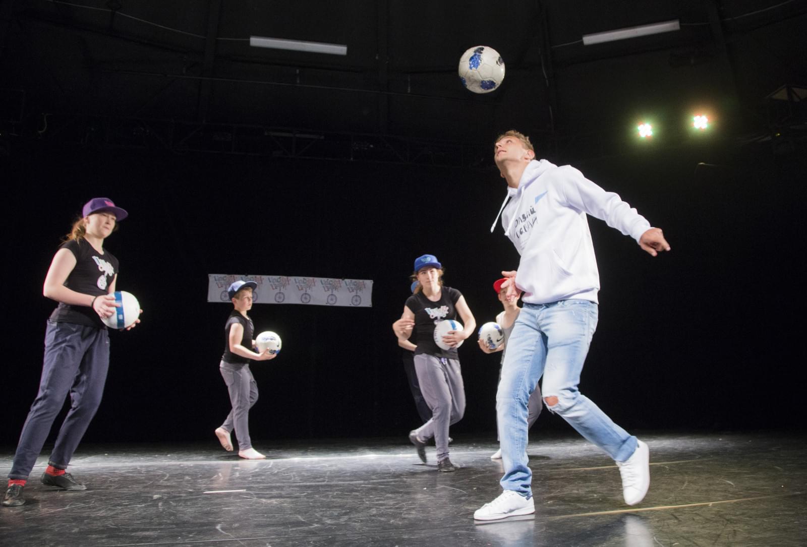 Давай-давай!»: Доменико Кришито поработал цирковым артистом