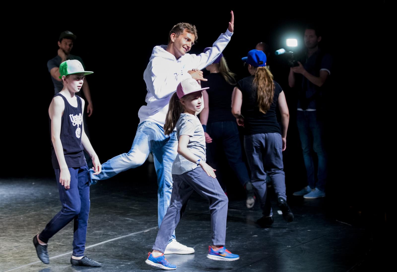 Давай-давай!»: Доменико Кришито поработал цирковым артистом