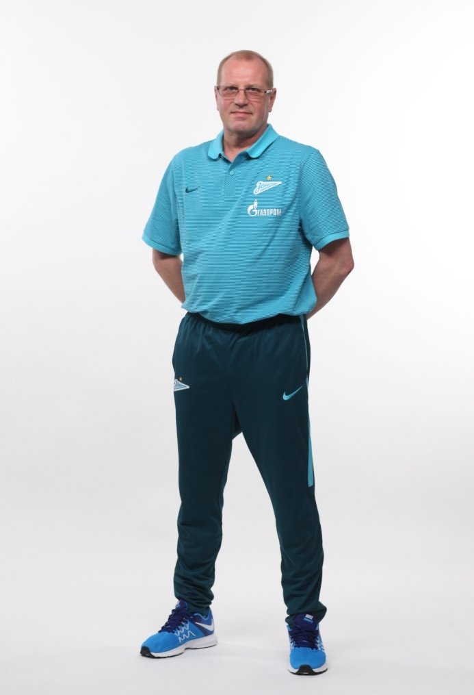 Фотосессия футболистов и тренеров основного состава ФК «Зенит» сезона 2016/2017