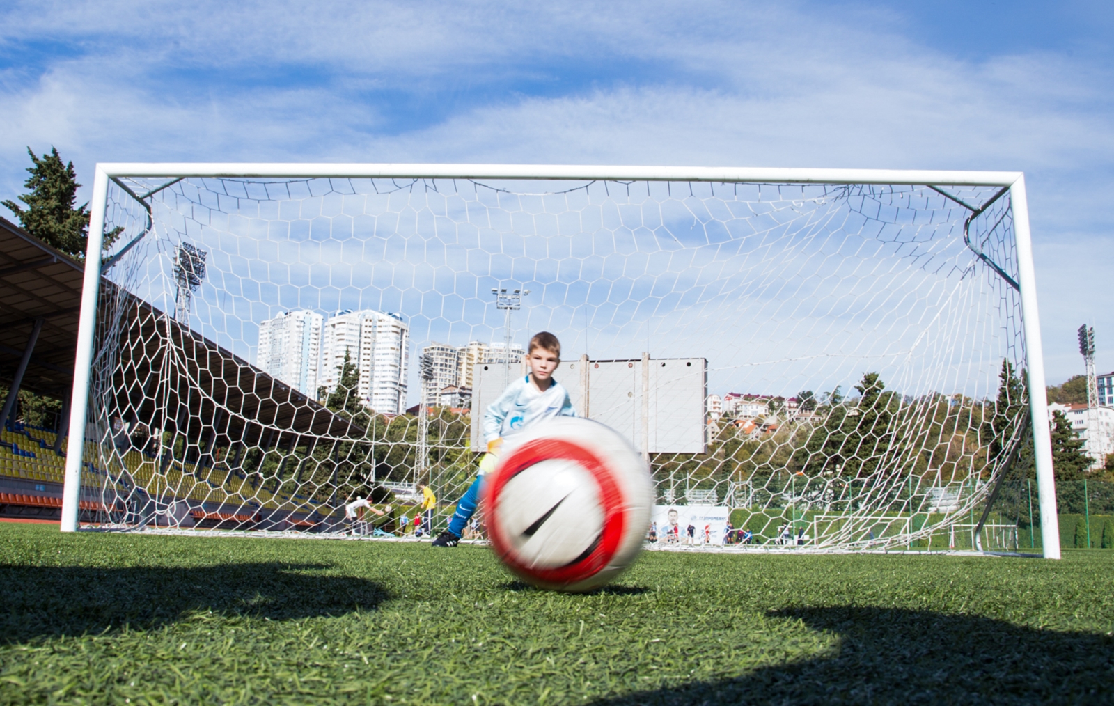 Тренировочный лагерь для победителей «Большого фестиваля футбола»: фоторепортаж из Сочи