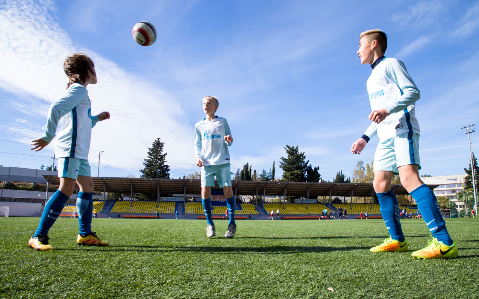 Тренировочный лагерь для победителей «Большого фестиваля футбола»: фоторепортаж из Сочи