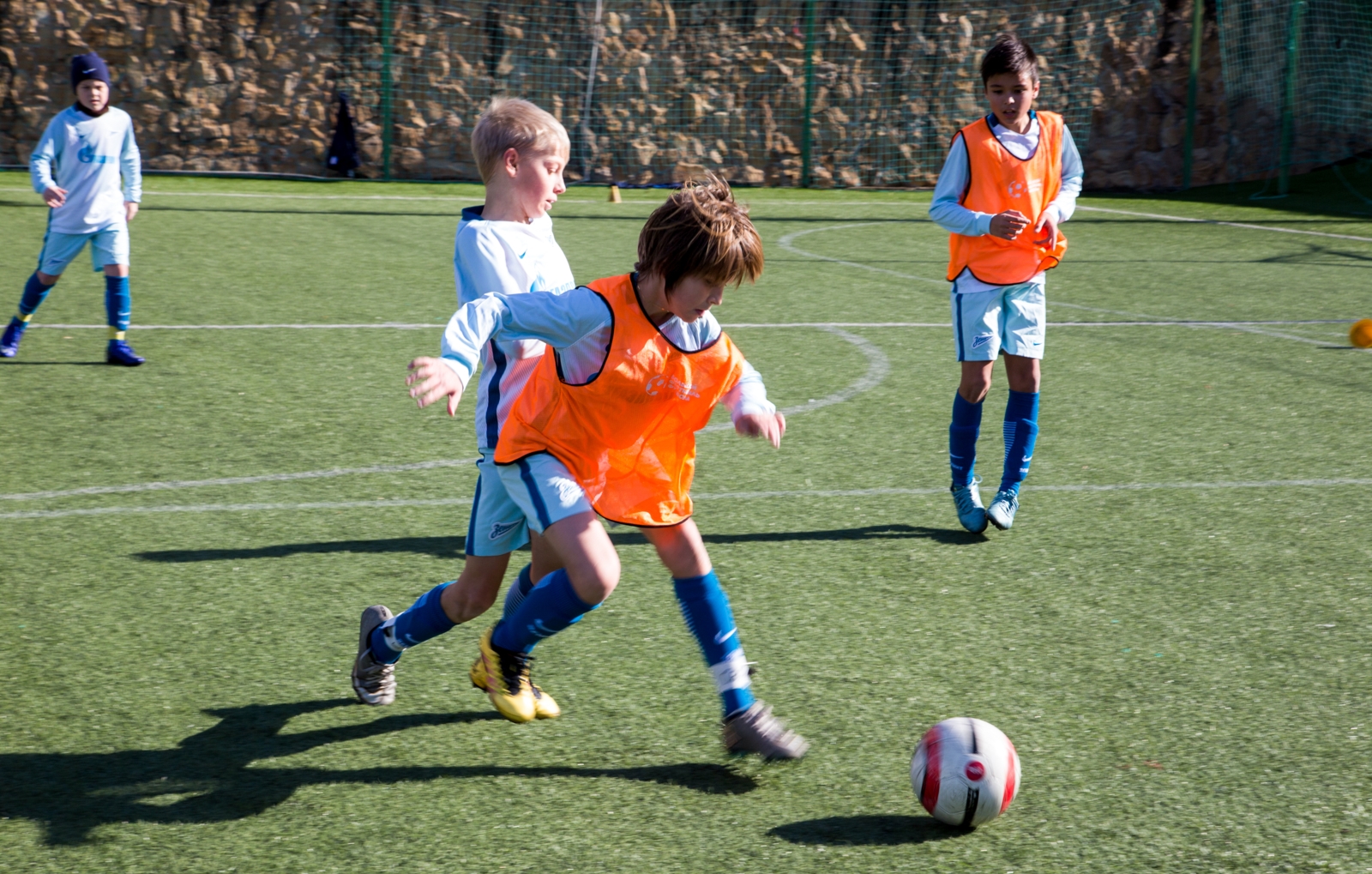 Тренировочный лагерь для победителей «Большого фестиваля футбола»: фоторепортаж из Сочи