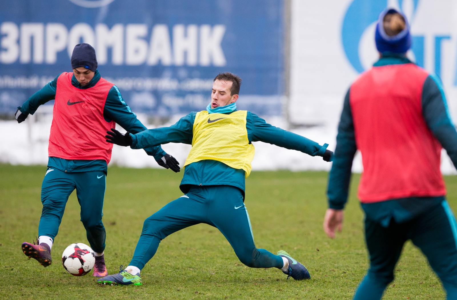 Тренировка сине-бело-голубых перед матчем с «Крыльями Советов»: фоторепортаж из «Газпром — тренировочного центра»