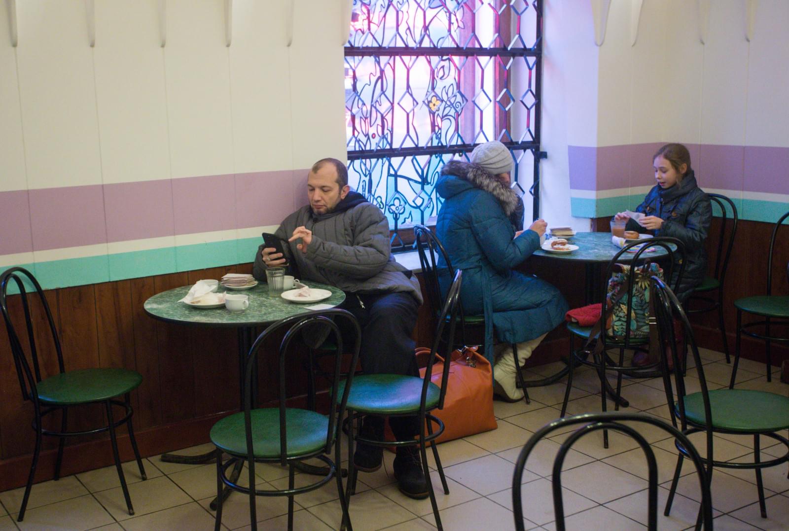 «Давай-давай!»: Александр Кокорин стал продавцом пышек