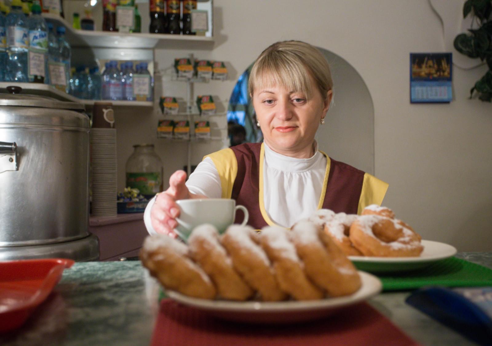 «Давай-давай!»: Александр Кокорин стал продавцом пышек