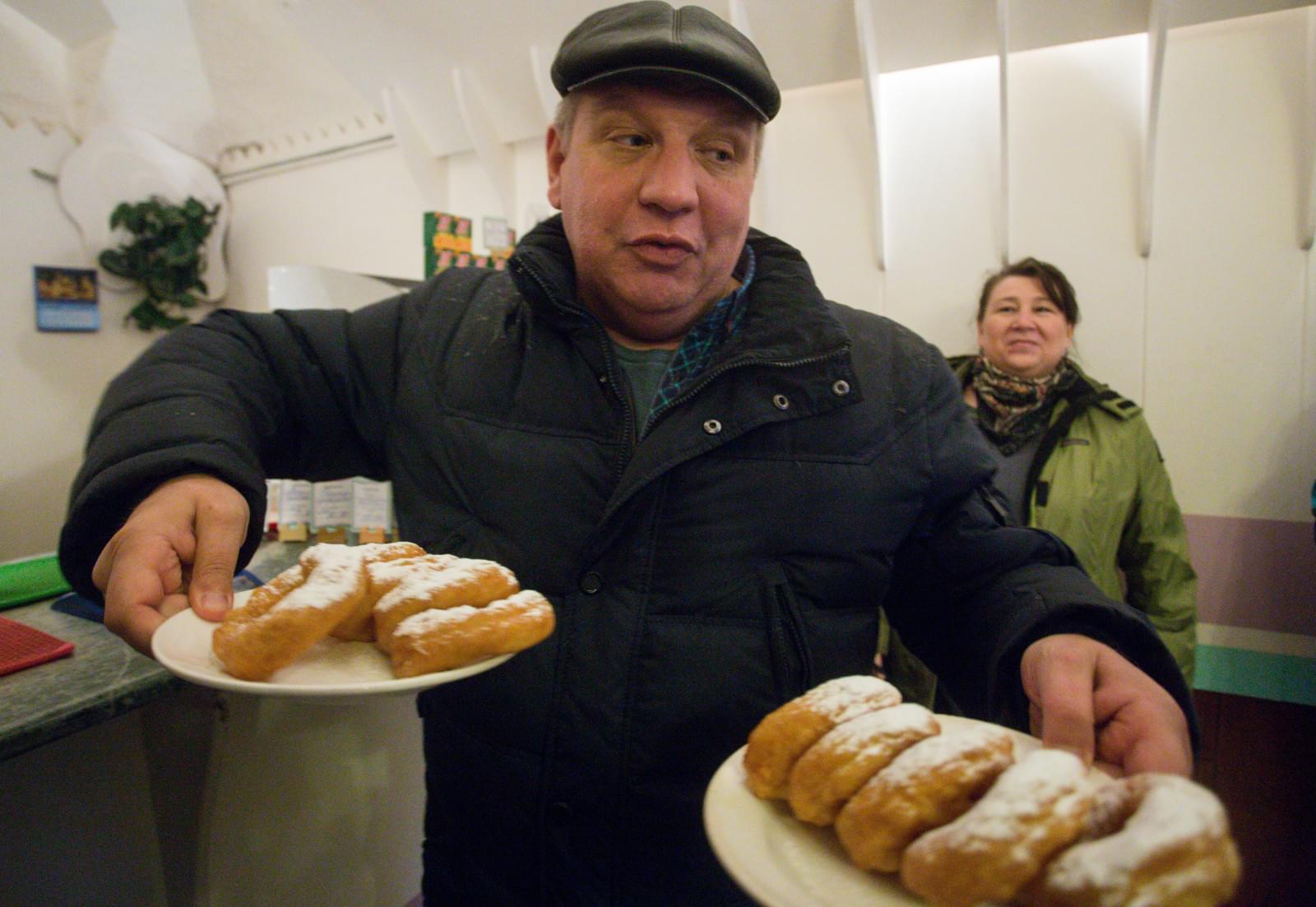 «Давай-давай!»: Александр Кокорин стал продавцом пышек