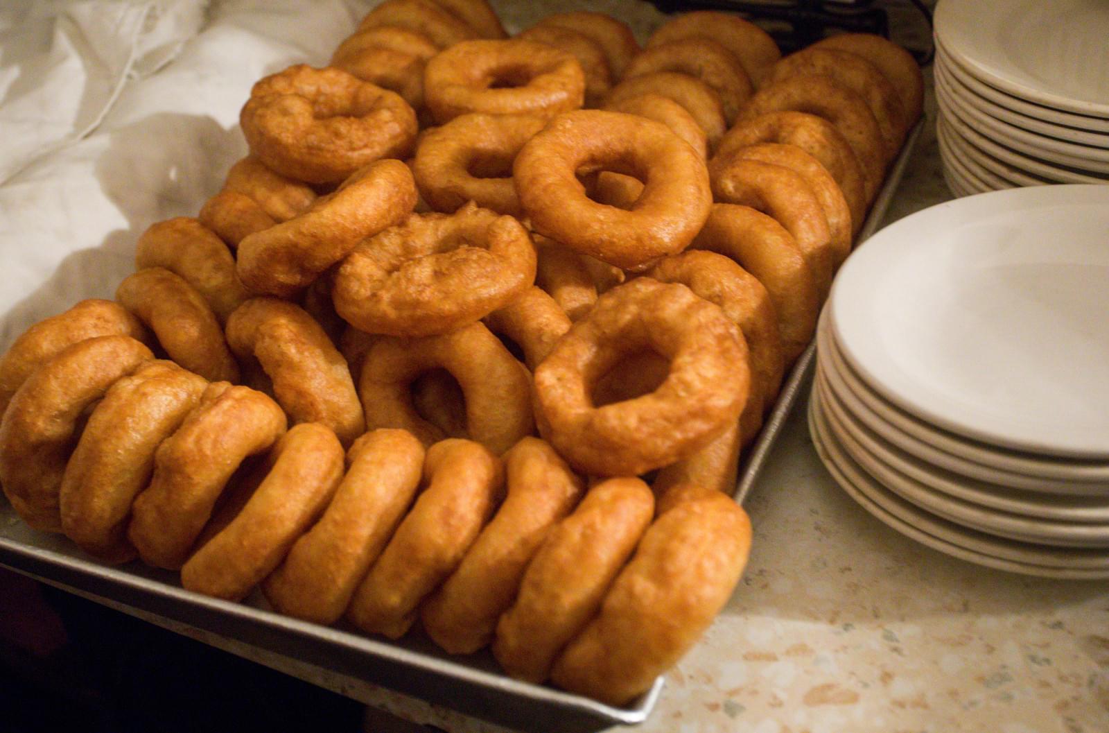 «Давай-давай!»: Александр Кокорин стал продавцом пышек