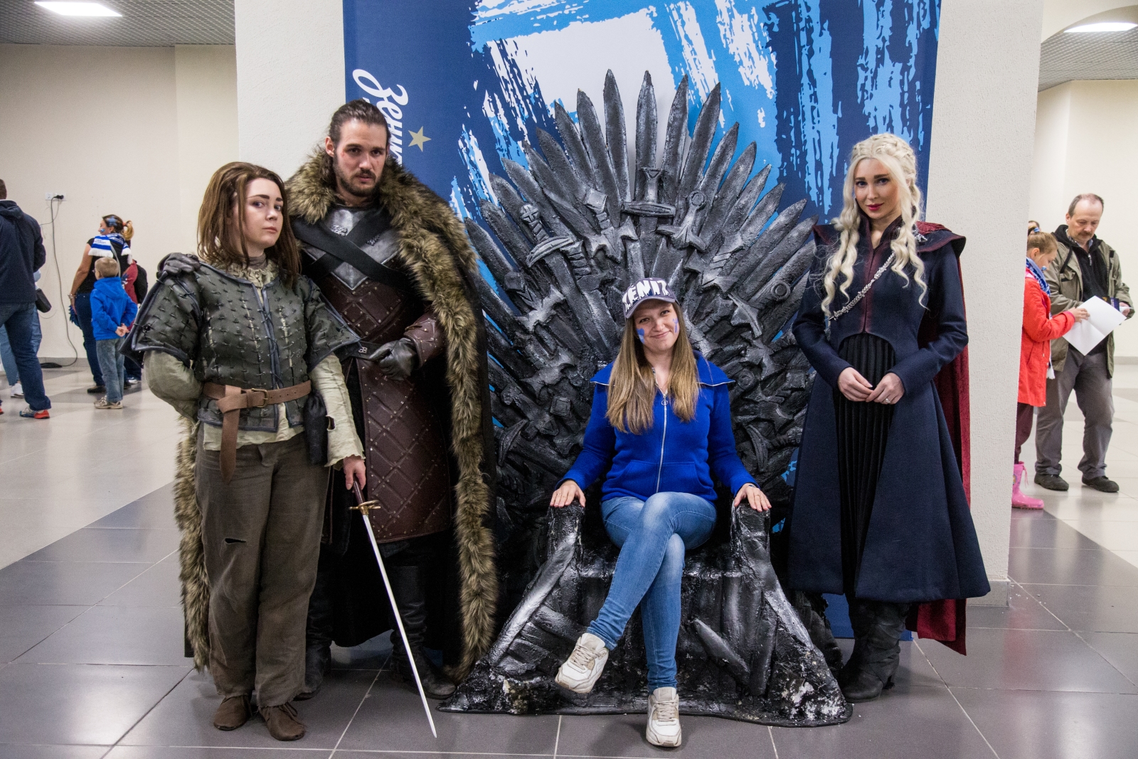 Косплееры киносериала «Игра престолов» на матче «Зенит» — «Ростов»