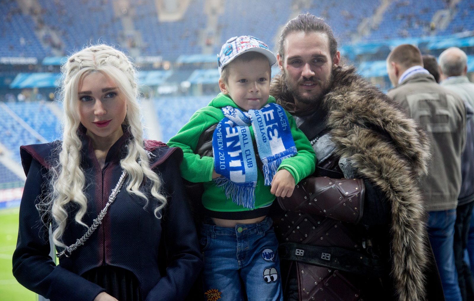 Косплееры киносериала «Игра престолов» на матче «Зенит» — «Ростов»