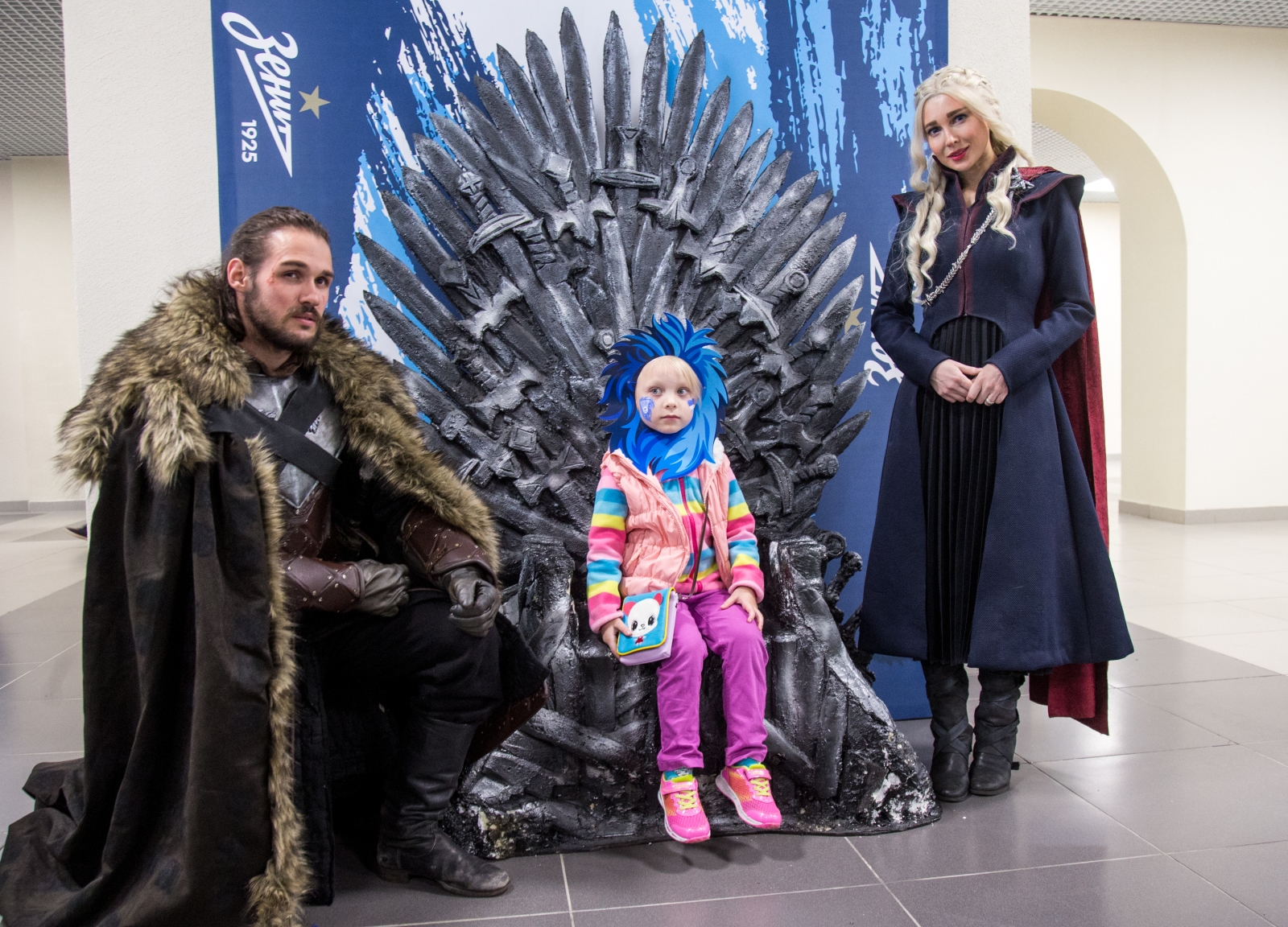 Косплееры киносериала «Игра престолов» на матче «Зенит» — «Ростов»