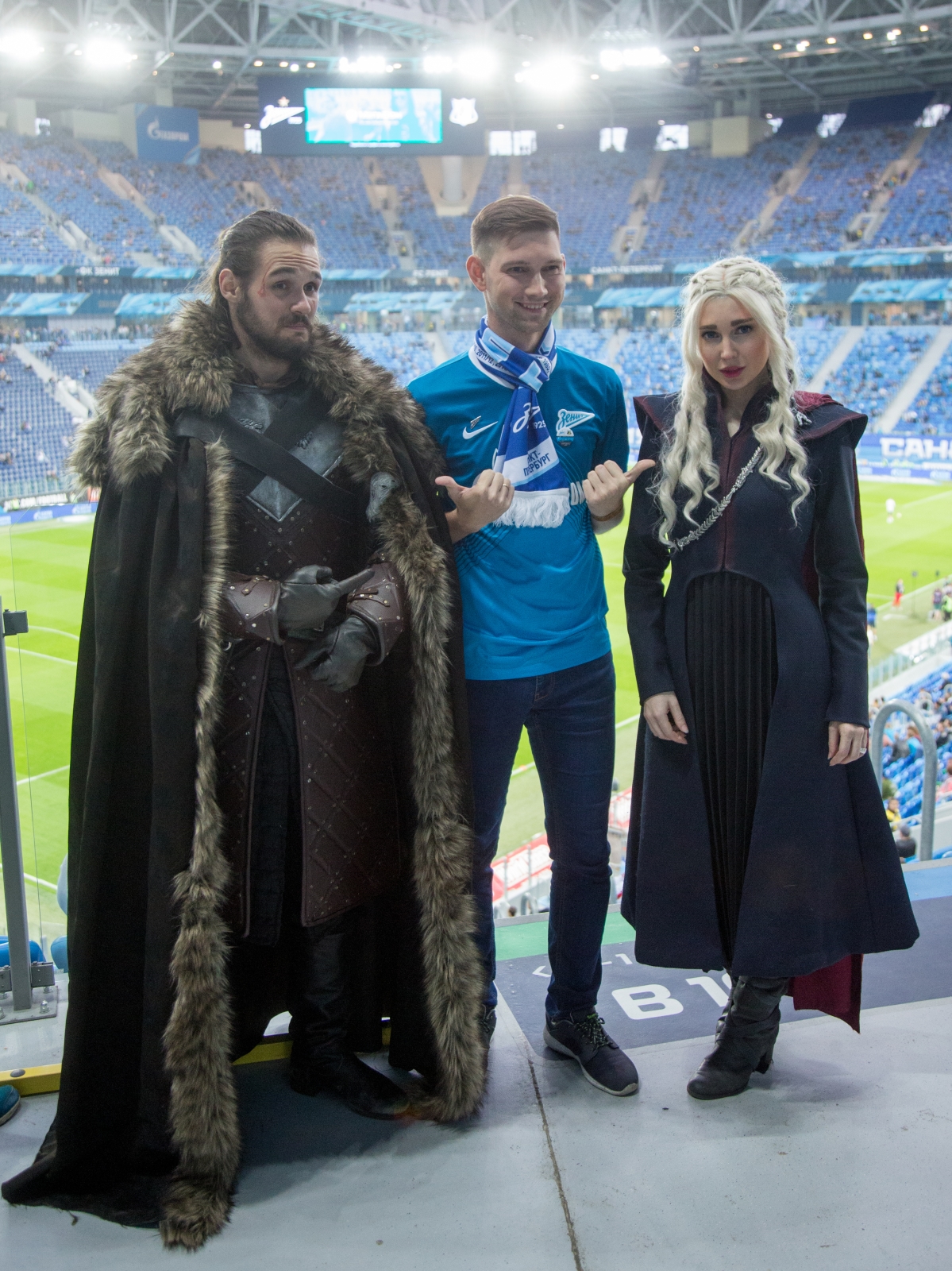 Косплееры киносериала «Игра престолов» на матче «Зенит» — «Ростов»