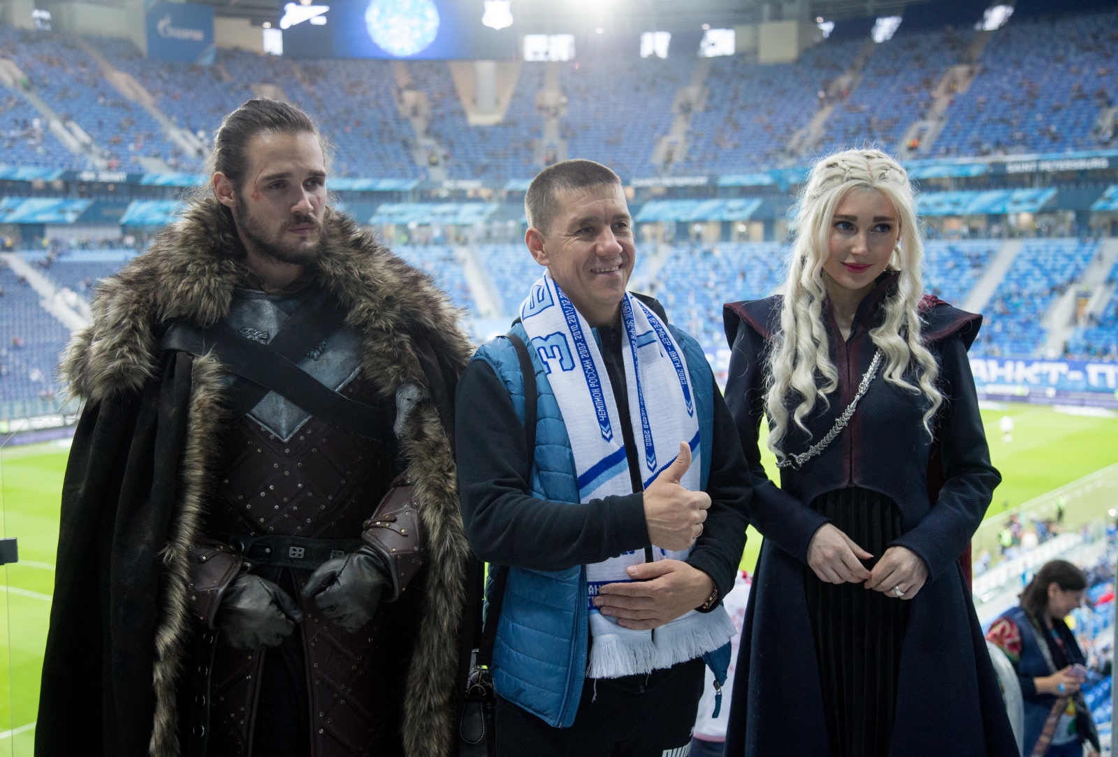 Косплееры киносериала «Игра престолов» на матче «Зенит» — «Ростов»