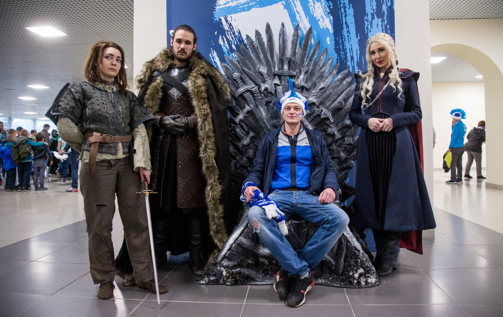 Косплееры киносериала «Игра престолов» на матче «Зенит» — «Ростов»