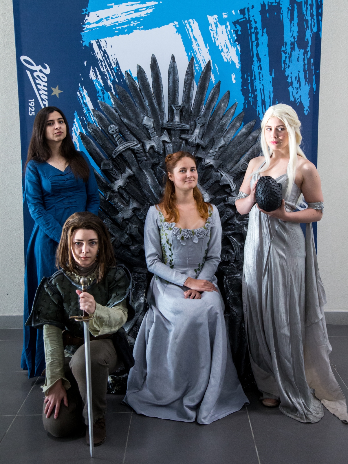 Косплееры киносериала «Игра престолов» на матче «Зенит» — «Ростов»