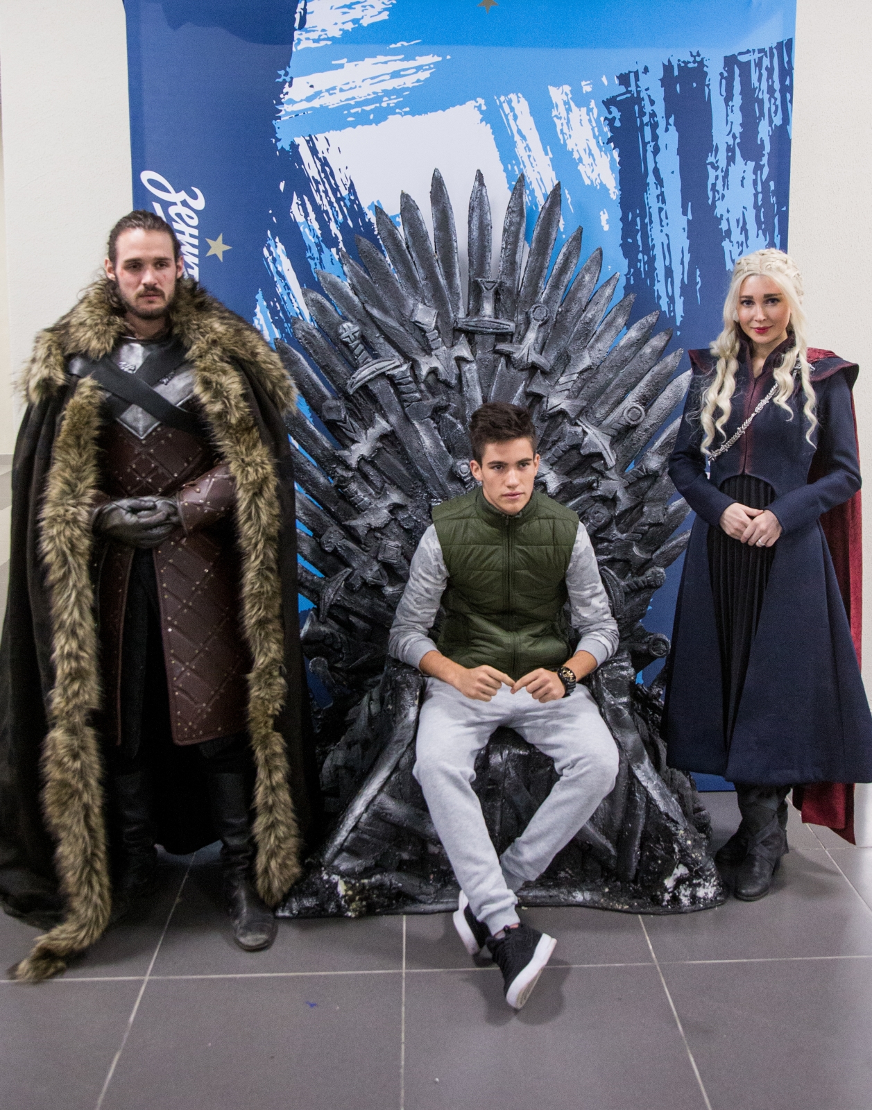 Косплееры киносериала «Игра престолов» на матче «Зенит» — «Ростов»