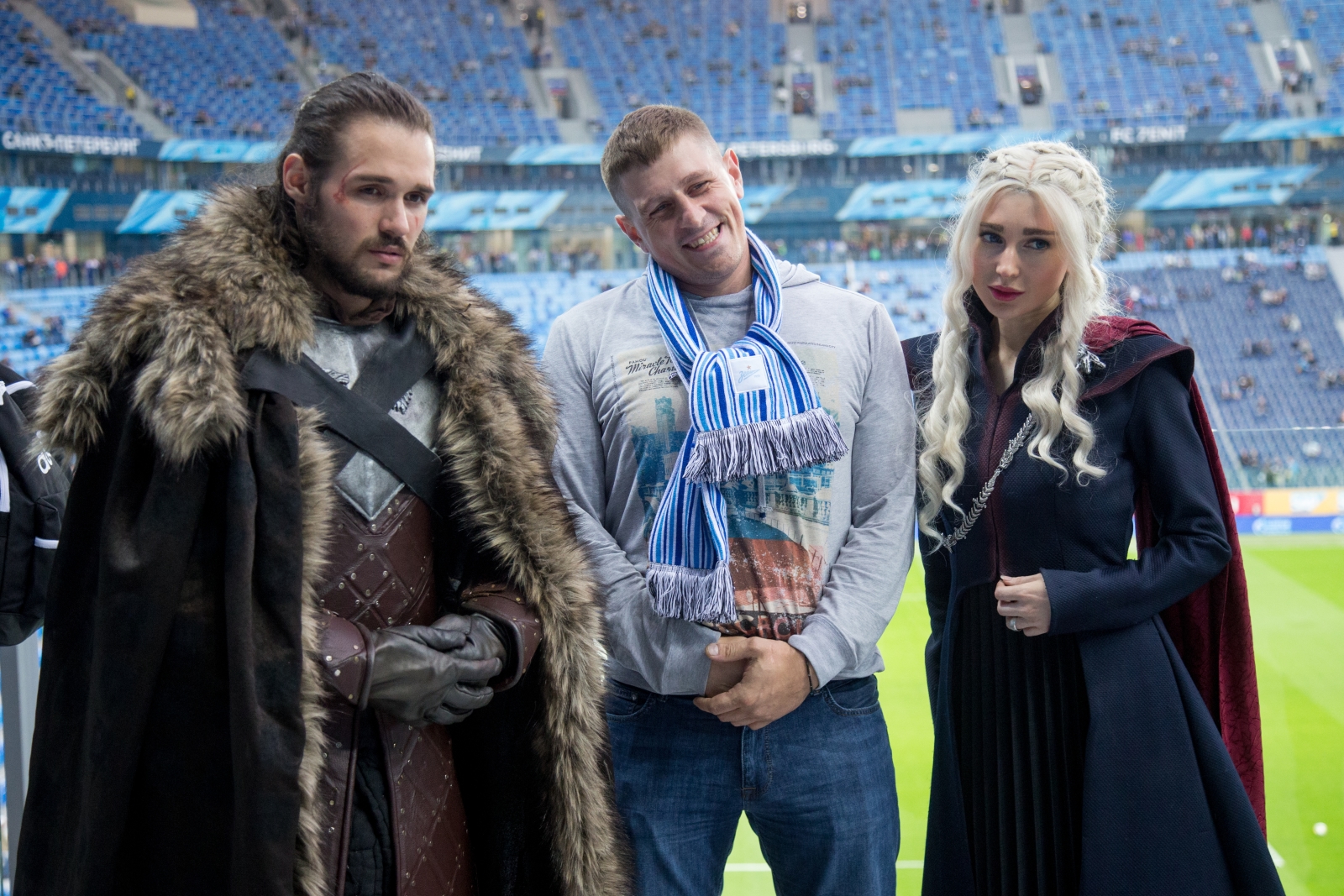 Косплееры киносериала «Игра престолов» на матче «Зенит» — «Ростов»