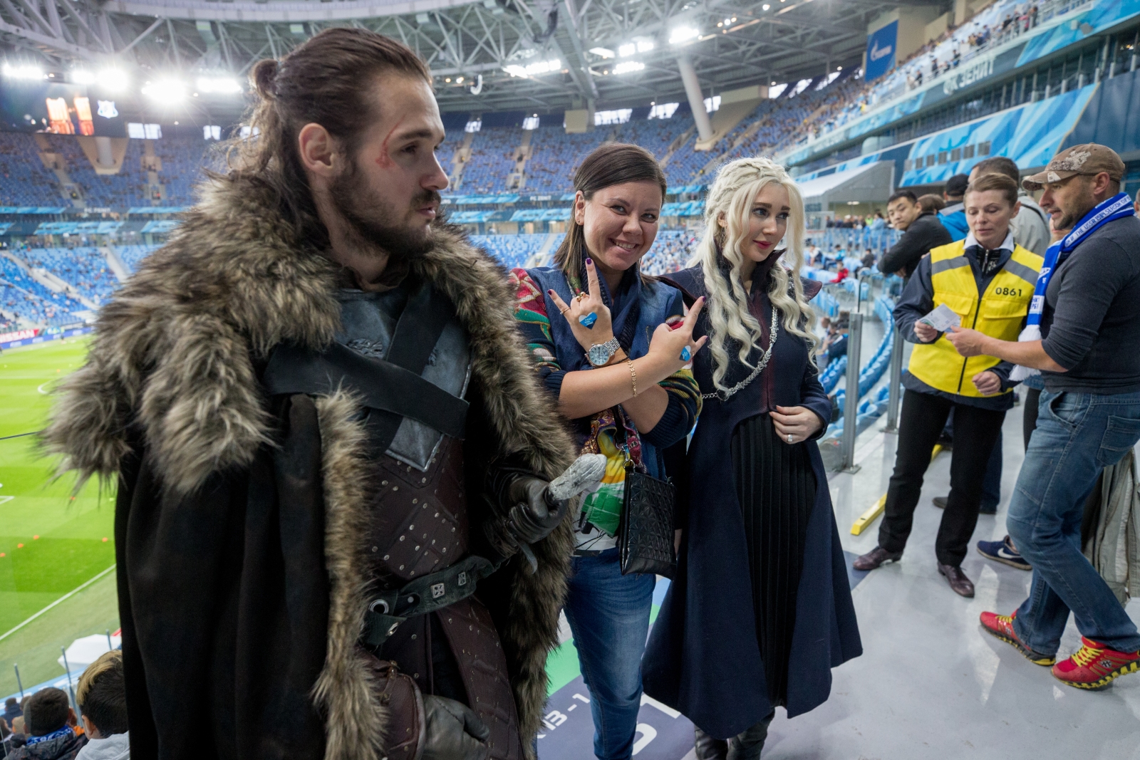 Косплееры киносериала «Игра престолов» на матче «Зенит» — «Ростов»