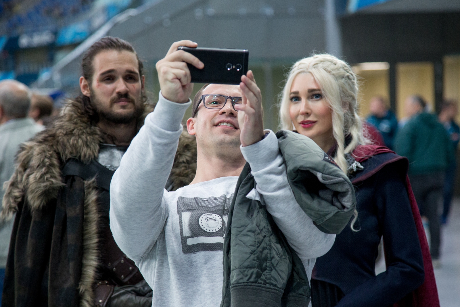 Косплееры киносериала «Игра престолов» на матче «Зенит» — «Ростов»