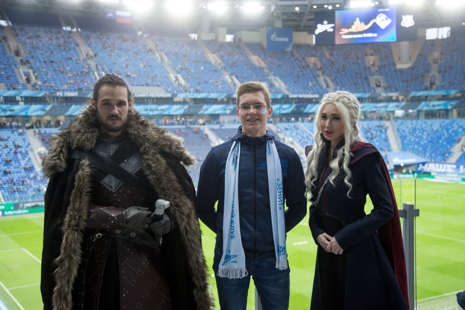 Косплееры киносериала «Игра престолов» на матче «Зенит» — «Ростов»