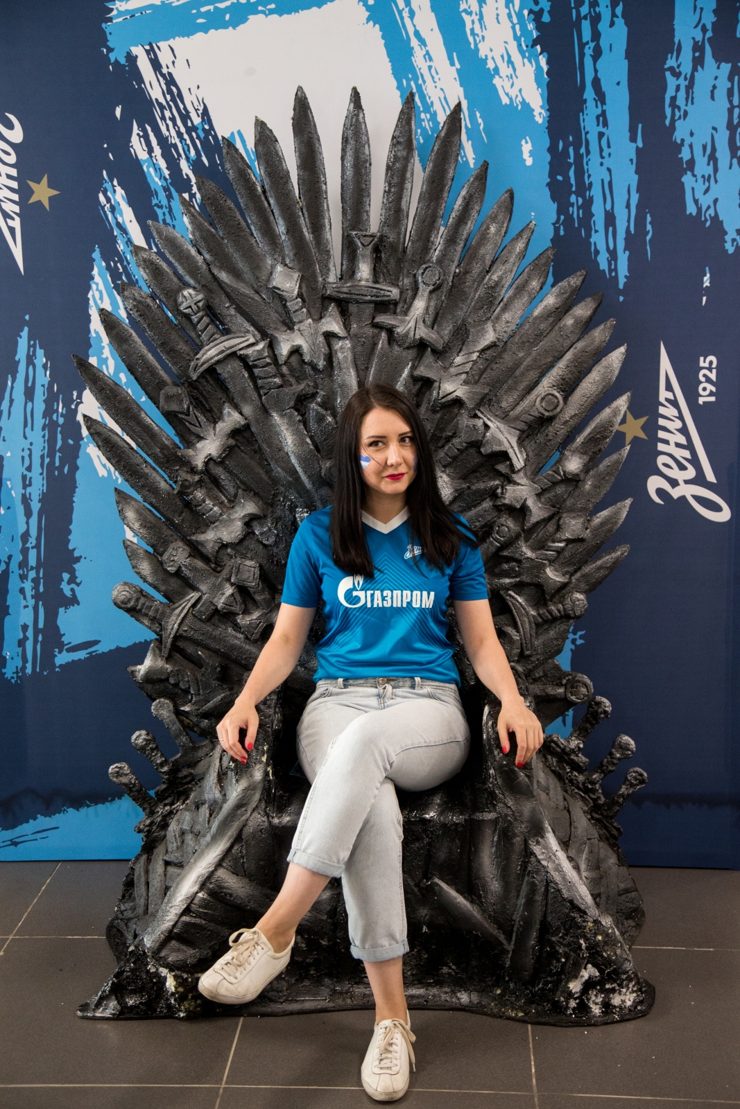 Косплееры киносериала «Игра престолов» на матче «Зенит» — «Ростов»