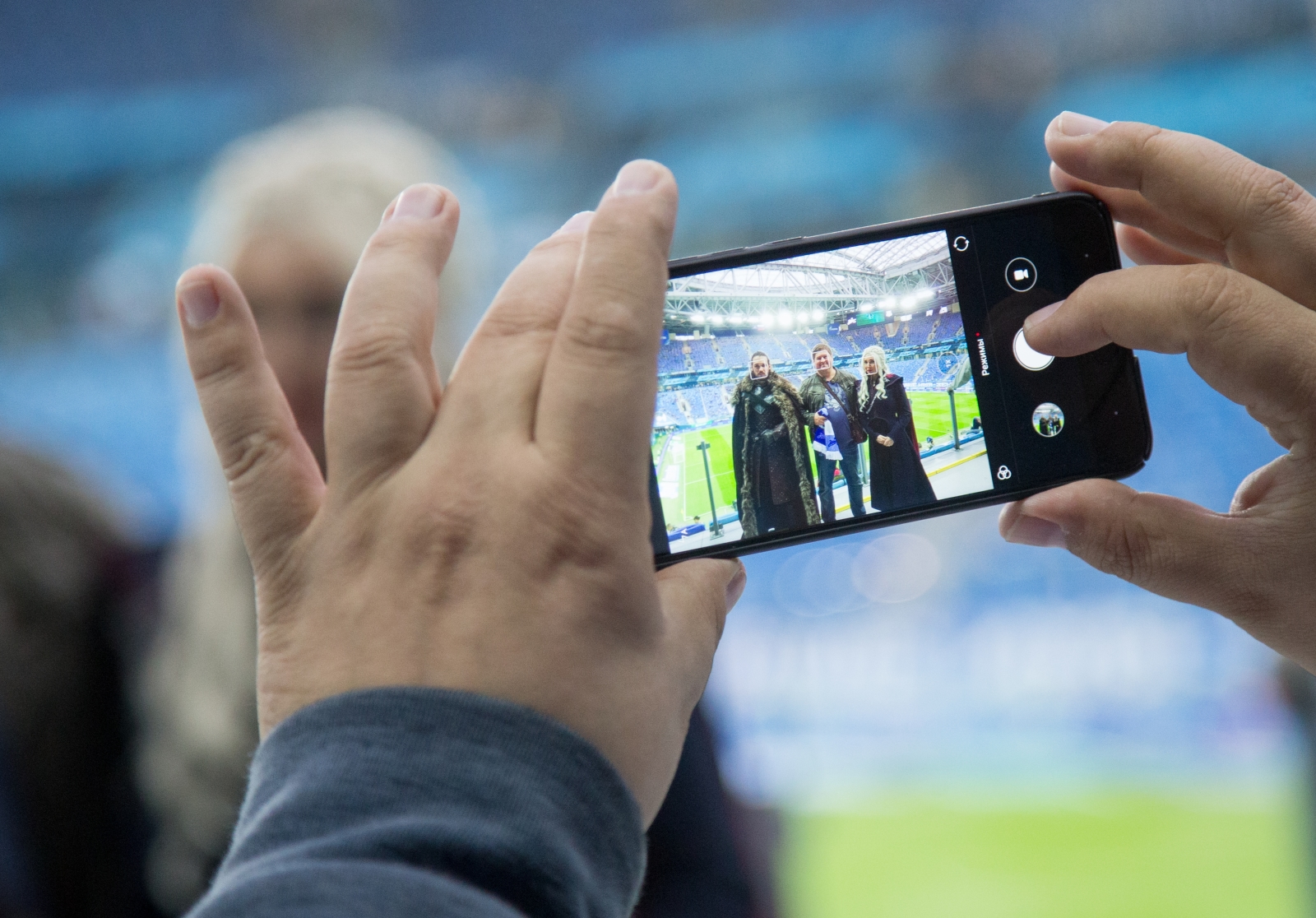 Косплееры киносериала «Игра престолов» на матче «Зенит» — «Ростов»