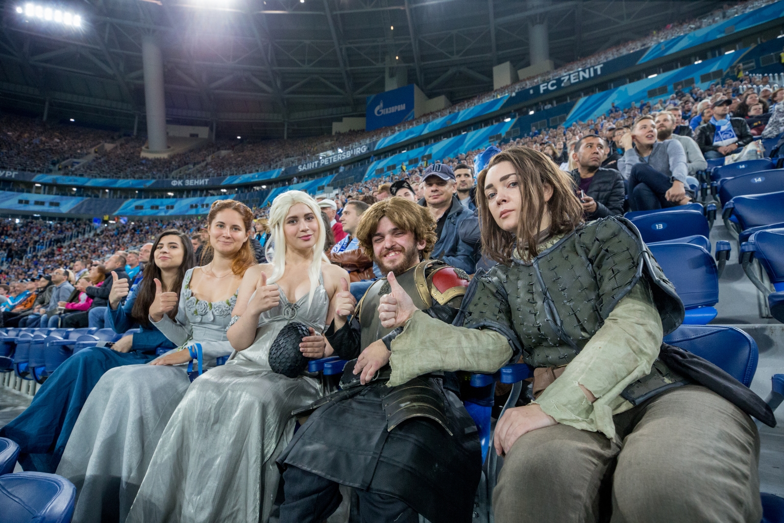 Косплееры киносериала «Игра престолов» на матче «Зенит» — «Ростов»