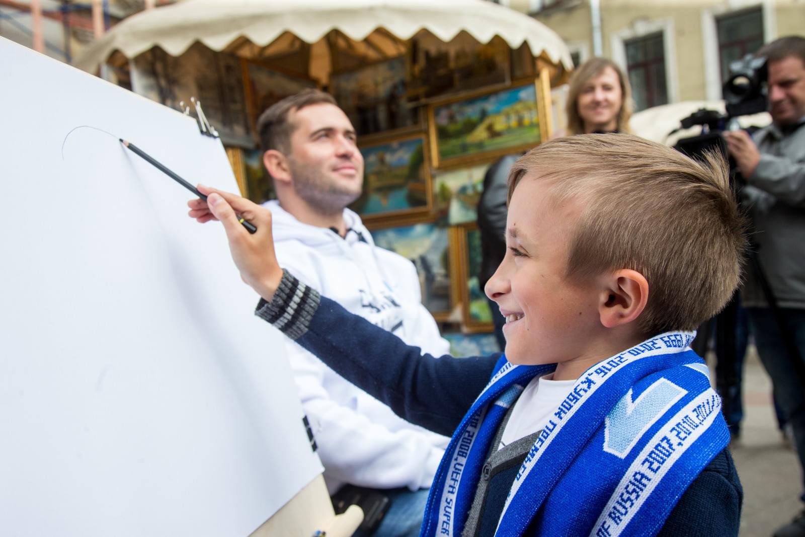 «Давай-давай!»: Александр Кержаков стал уличным художником