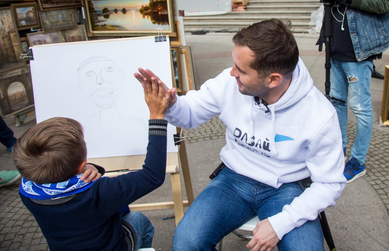 «Давай-давай!»: Александр Кержаков стал уличным художником