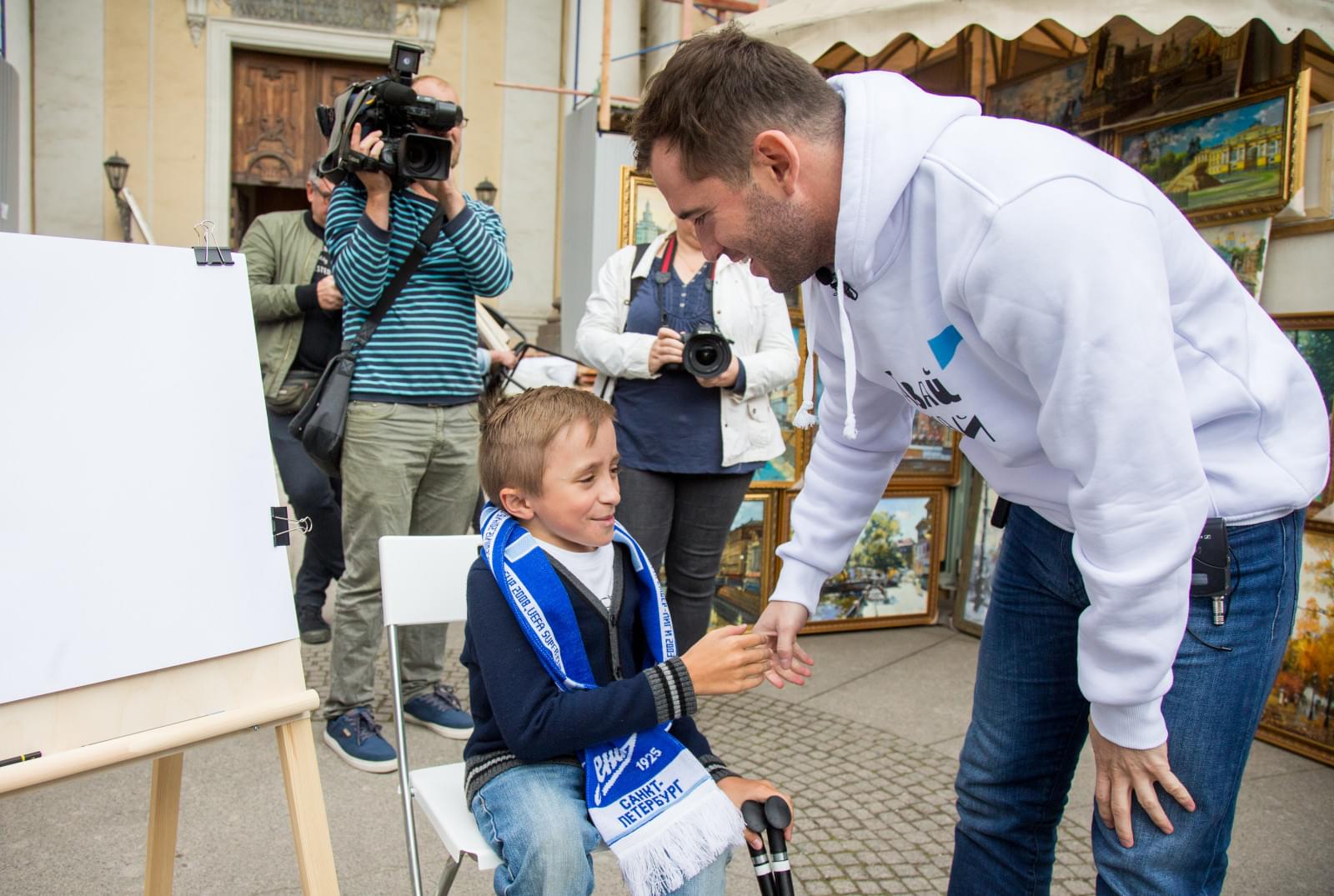 «Давай-давай!»: Александр Кержаков стал уличным художником