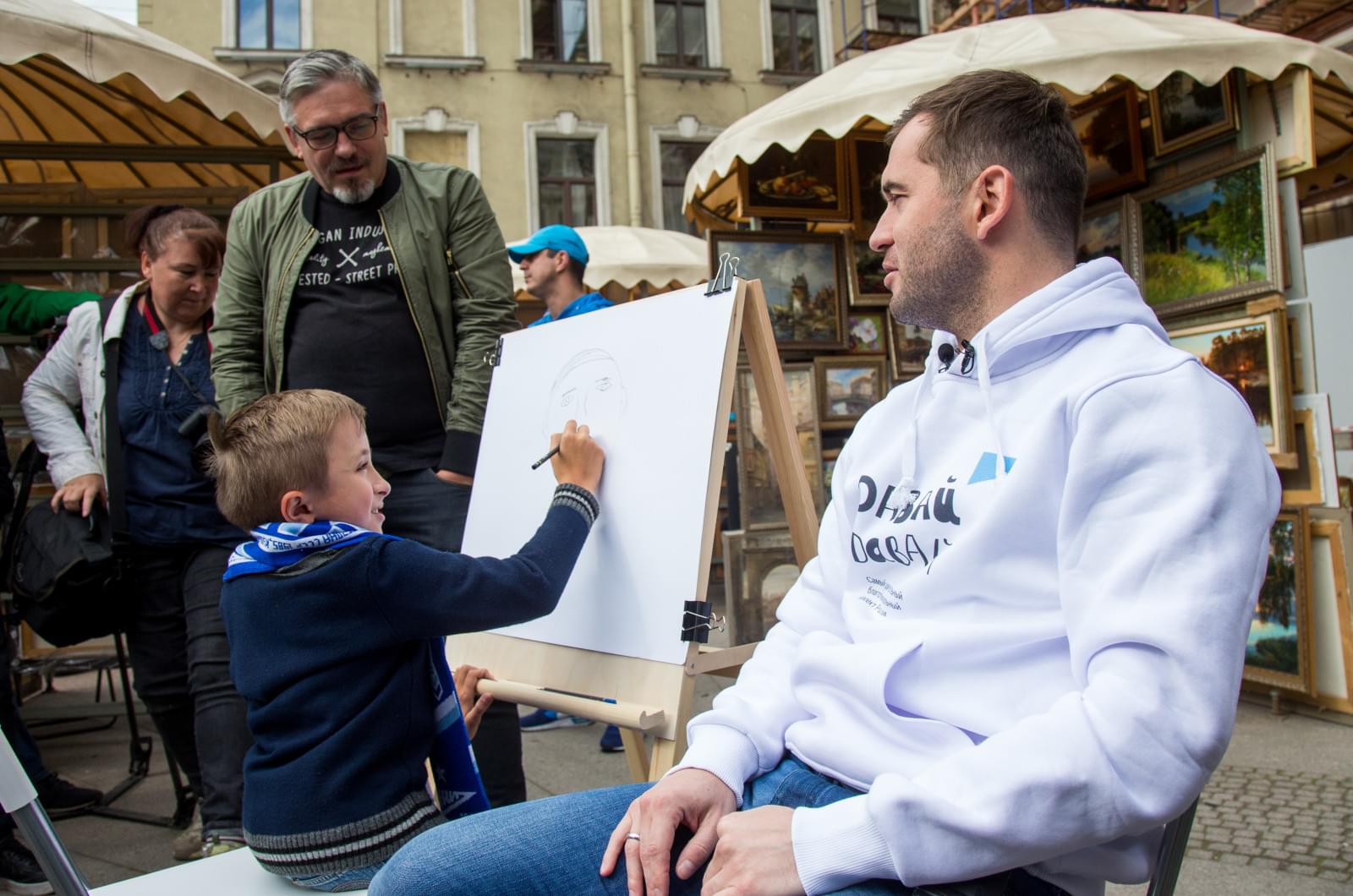 «Давай-давай!»: Александр Кержаков стал уличным художником