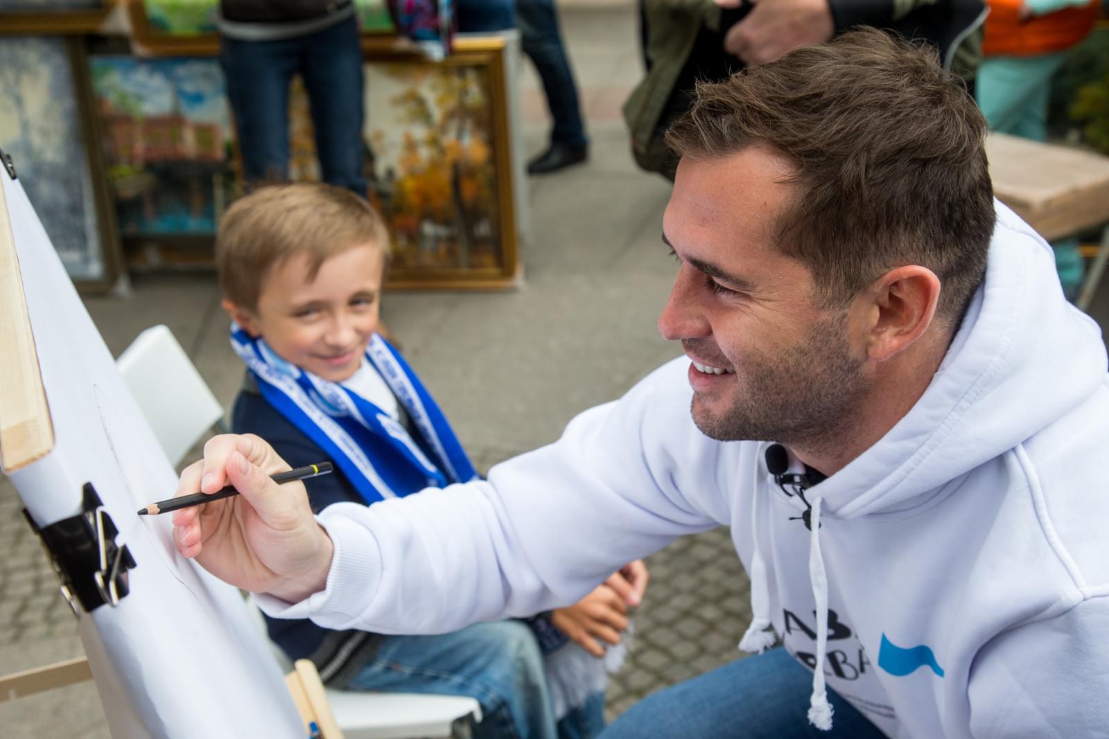 «Давай-давай!»: Александр Кержаков стал уличным художником