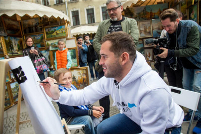 «Давай-давай!»: Александр Кержаков стал уличным художником