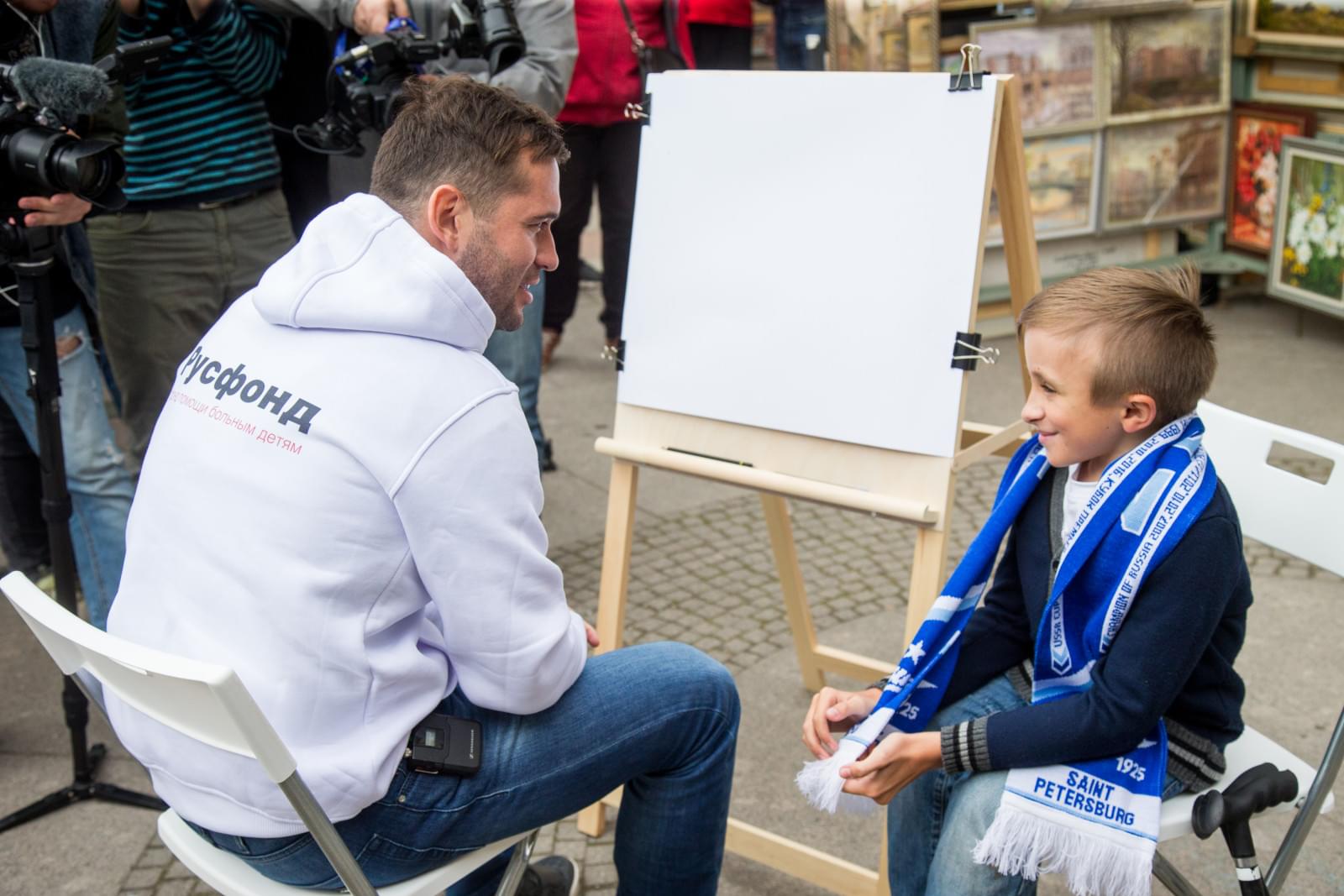 «Давай-давай!»: Александр Кержаков стал уличным художником
