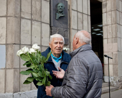 Церемония возложения цветов к мемориальной доске П.Ф. Садырина
