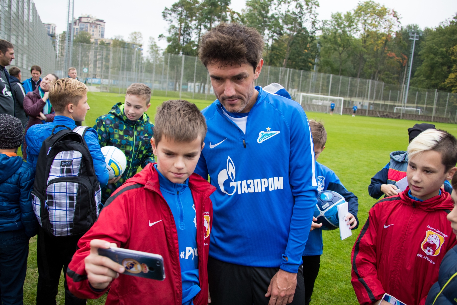 Воспитанники спортивного лагеря «Сосново» побывали в гостях у «Зенита»