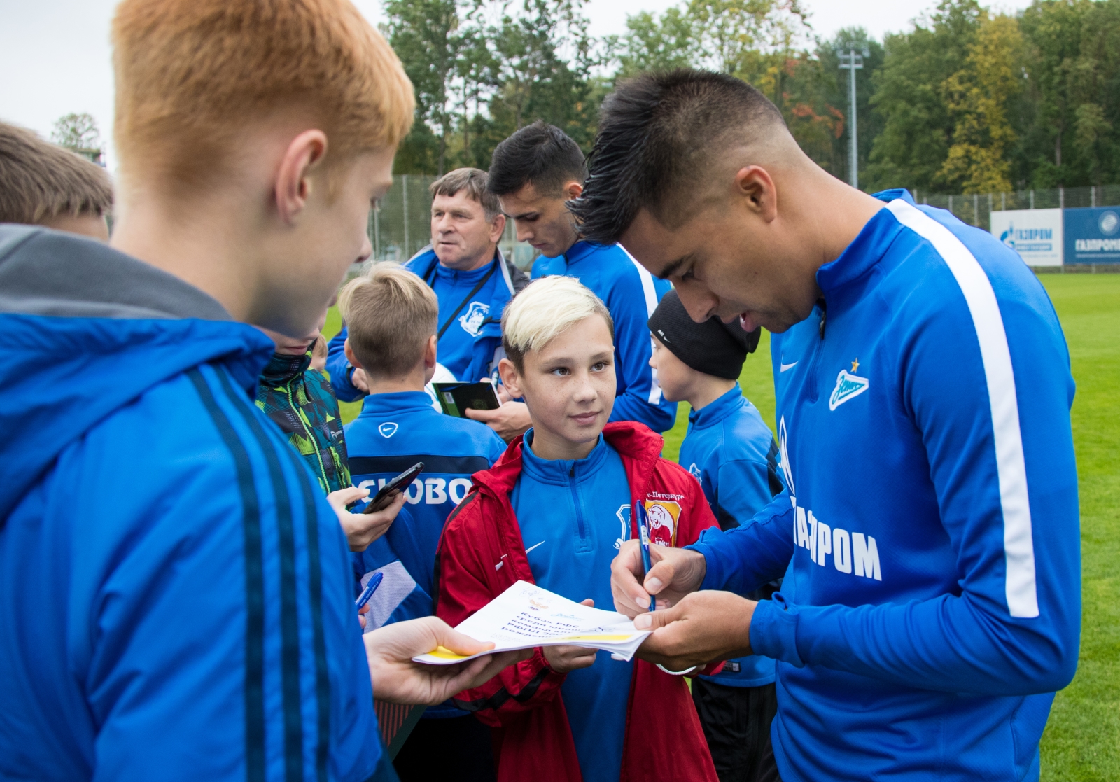 Воспитанники спортивного лагеря «Сосново» побывали в гостях у «Зенита»