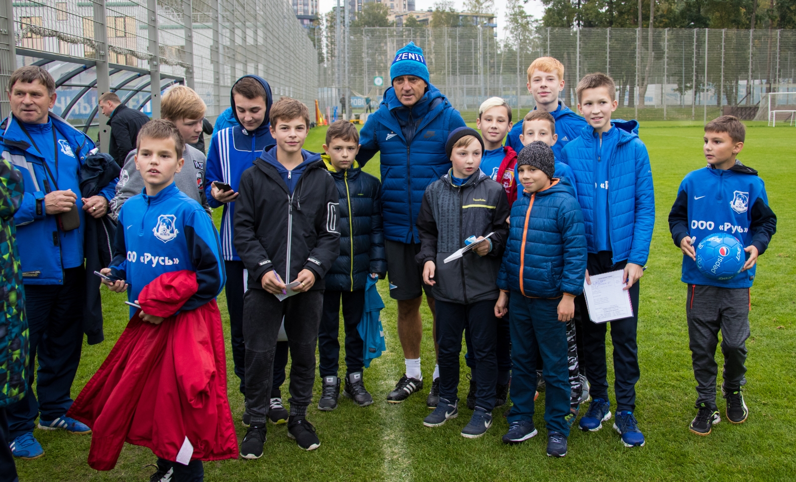 Воспитанники спортивного лагеря «Сосново» побывали в гостях у «Зенита»